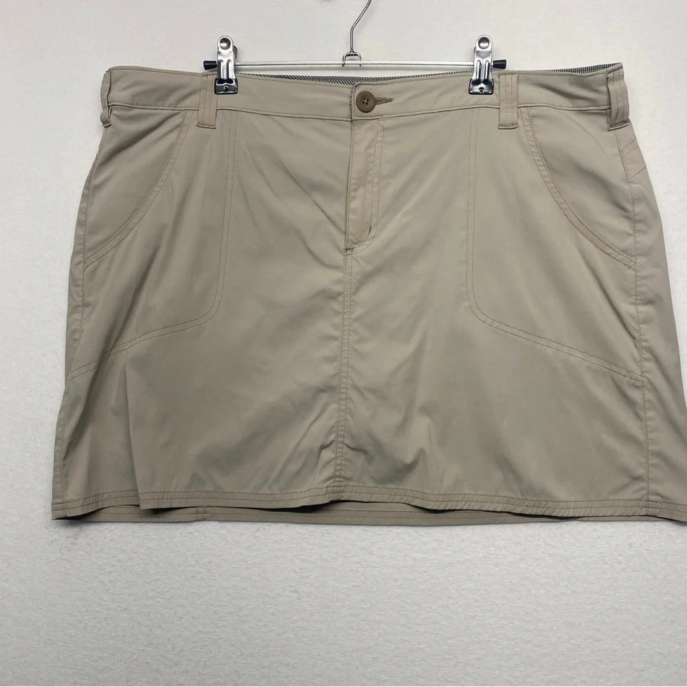 World Wide Sportsman Women's Skort Fishing Skirt Shorts Tan 18 Nylon Stretch‎